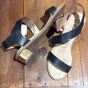 NWT Sam & Libby Women’s Tina Heeled Double Band Black Sandal with Gold Heel 9